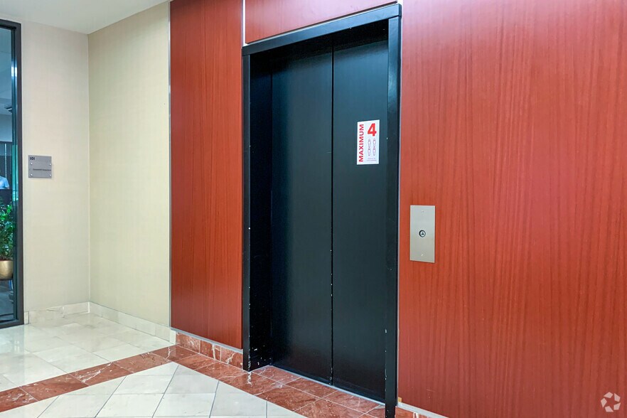 More Photos Of 11498 Luna Rd, Farmers Branch Unknown For Lease