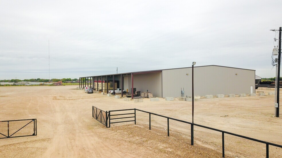 More Photos Of 236 Industrial Park Dr, Victoria Warehouse For Lease