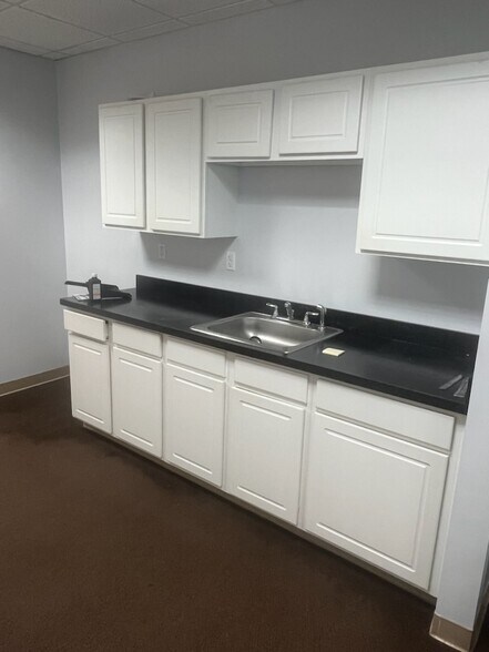 More Photos Of 317 Foxon Rd, East Haven Medical For Lease