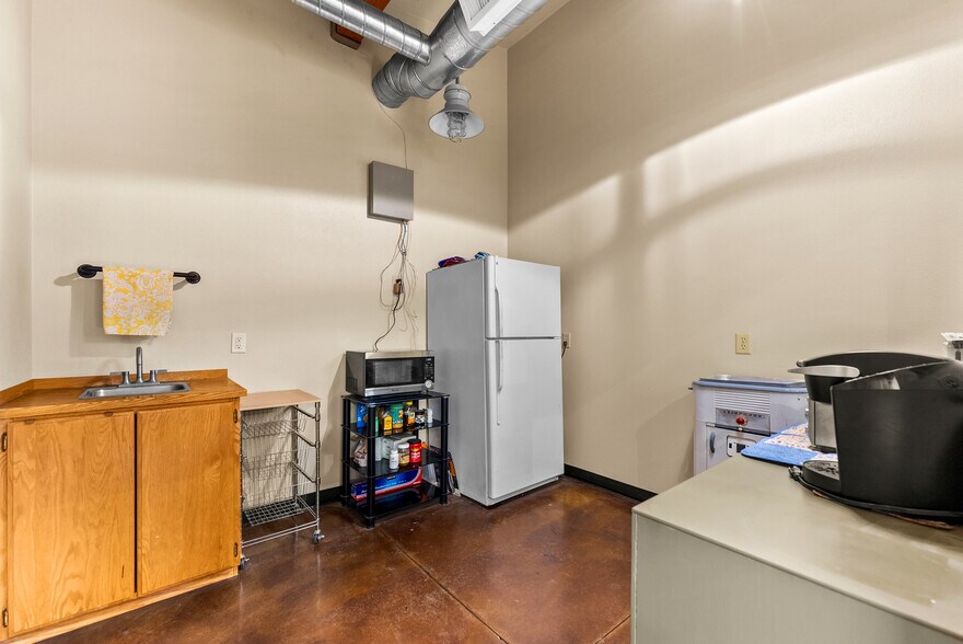 More Photos Of 911 19th Ave, Oroville Freestanding For Sale