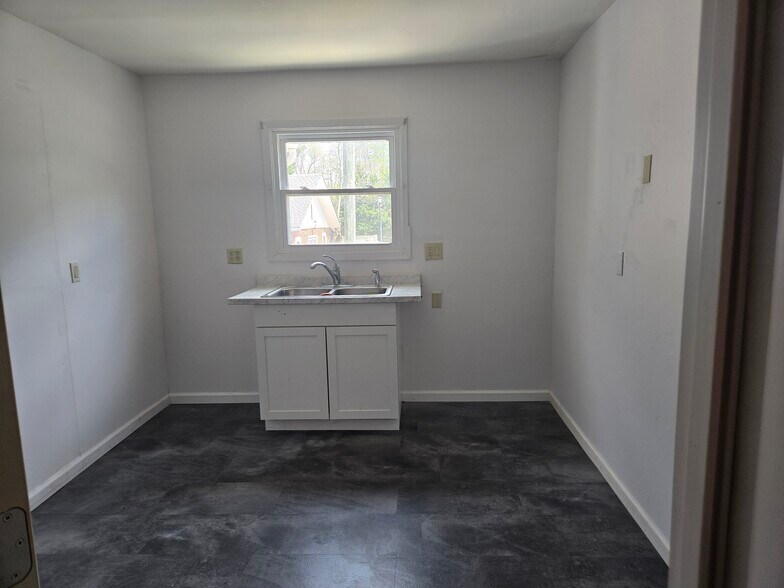 More Photos Of 1169 Walker Rd, Dover Office For Lease