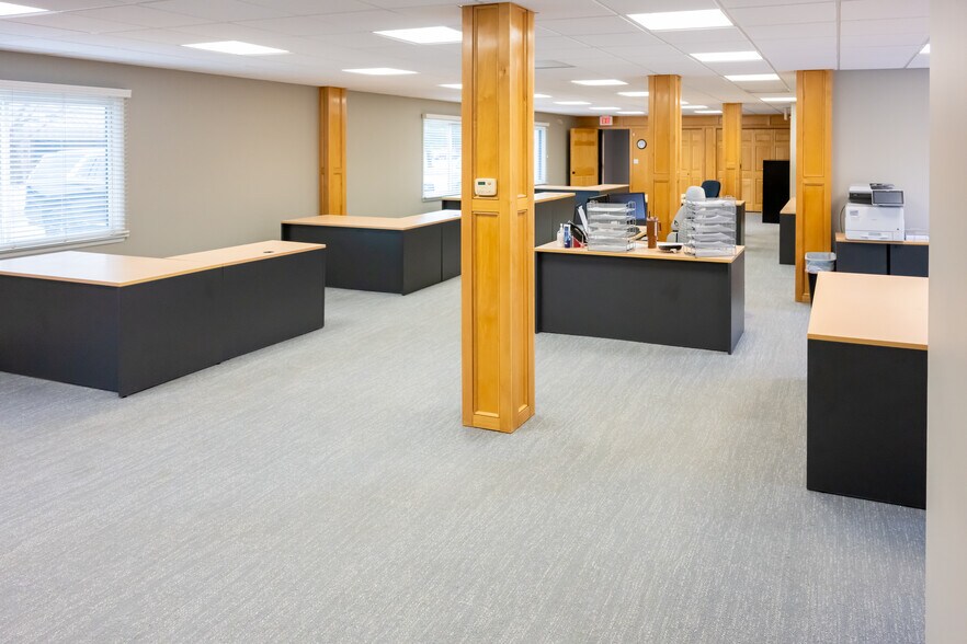 More Photos Of 1908 Grand Ave, West Des Moines Office For Lease