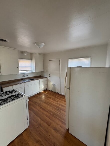 More Photos Of 421 14th St, Modesto Apartments For Sale