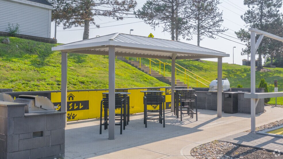 More Photos Of 100 Meadow Trail Dr, Highland Heights Apartments For Sale