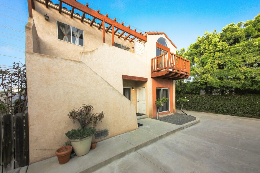 More Photos Of 1943 19th St, Santa Monica Apartments For Sale