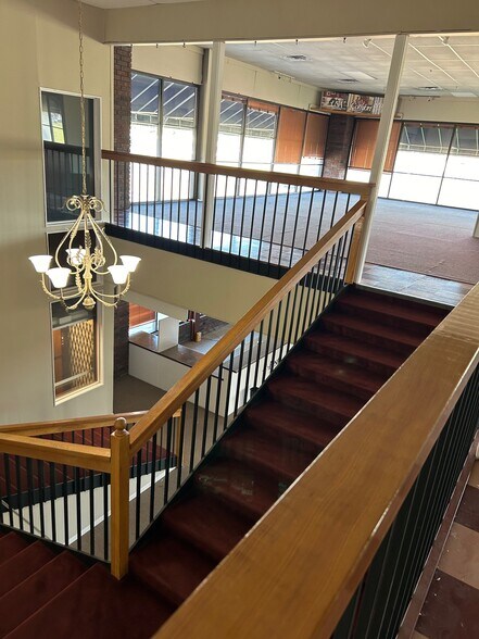 More Photos Of 60 Macarthur Dr, Alexandria Freestanding For Lease