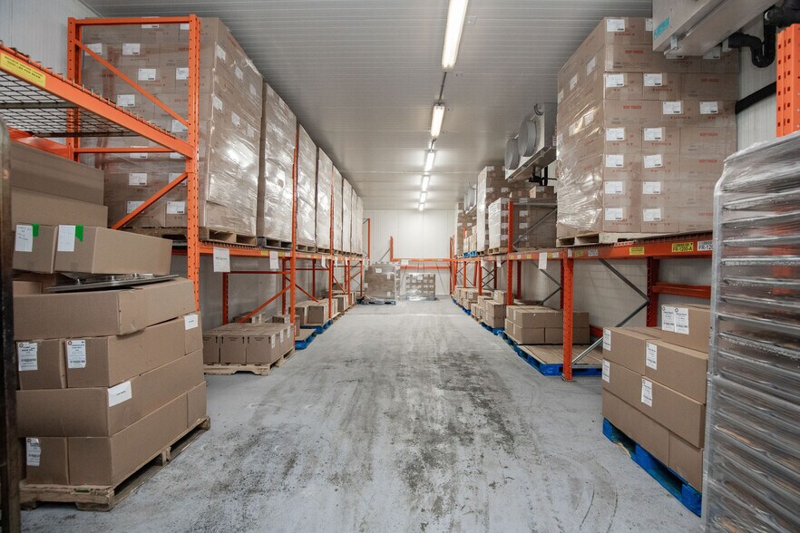 More Photos Of 190 Hempstead Dr, Hamilton Refrigeration Cold Storage For Sale