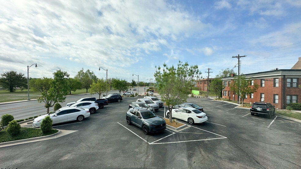 More Photos Of 1611-1613 N Broadway Ave, Oklahoma City Office For Lease