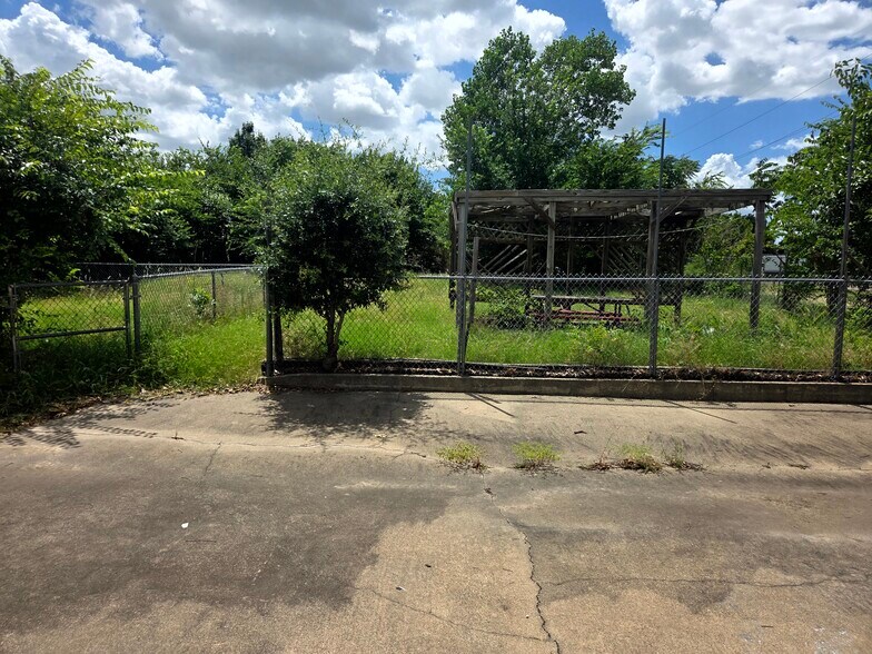 More Photos Of 2222 Belt Line Rd, Garland Religious Facility For Sale