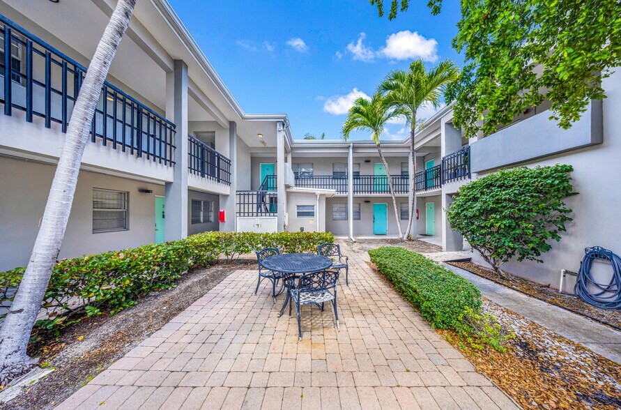More Photos Of 202 Lucerne Ave, Lake Worth Apartments For Sale