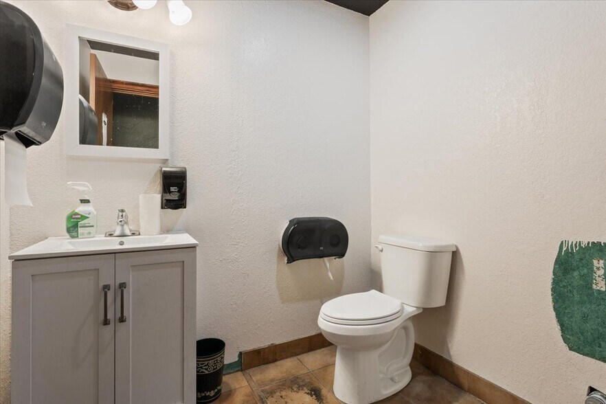 More Photos Of 128 N Pecan, Hico Restaurant For Sale