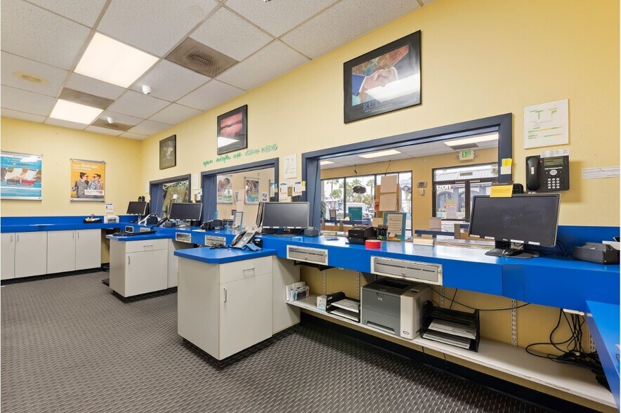 More Photos Of 3010 Clairemont Dr, San Diego Freestanding For Lease