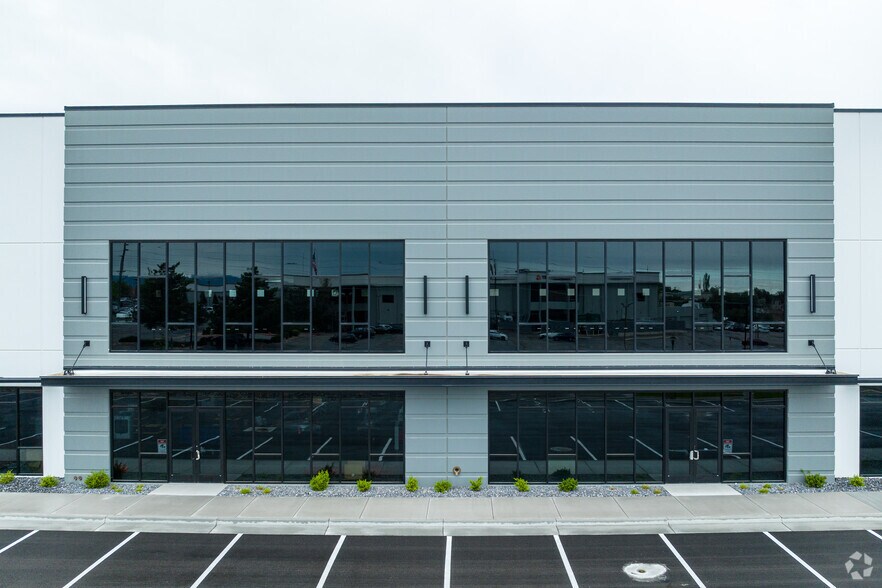 More Photos Of 565 Parkland Drive, Sandy Warehouse For Lease