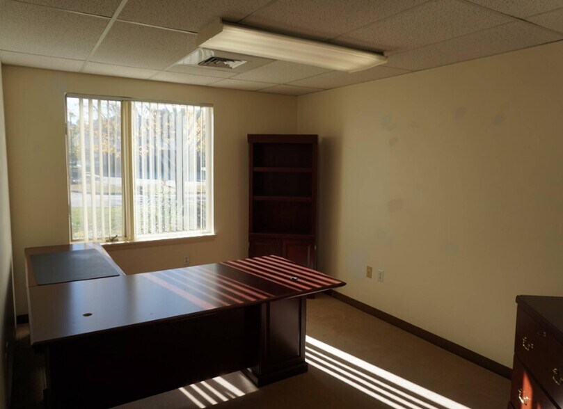 More Photos Of 31 Schoosett St, Pembroke Office For Lease