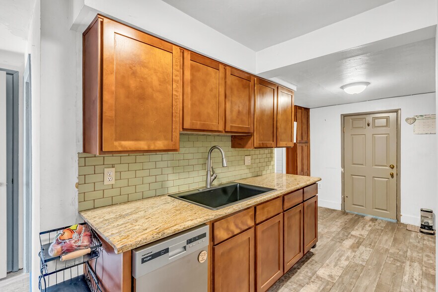 More Photos Of 2901 N Alvernon Way, Tucson Office For Sale