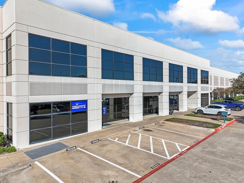 More Photos Of 3901 E Plano Pky, Plano Warehouse For Lease