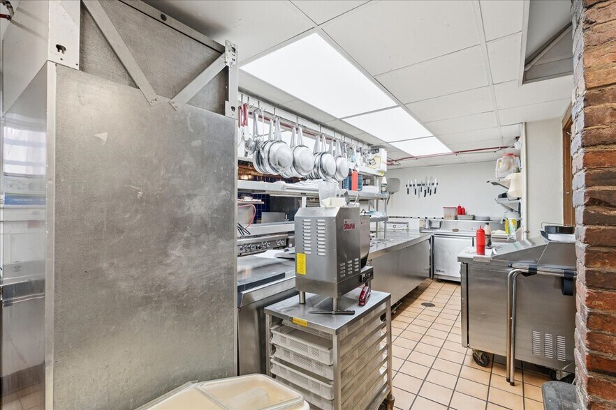More Photos Of 2104 E Carson St, Pittsburgh Restaurant For Sale