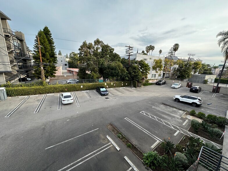 More Photos Of 13223 Ventura Blvd, Studio City Office For Lease