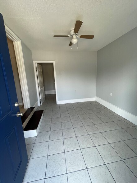 More Photos Of 1612 E Belt Line Rd, Carrollton Office For Sale