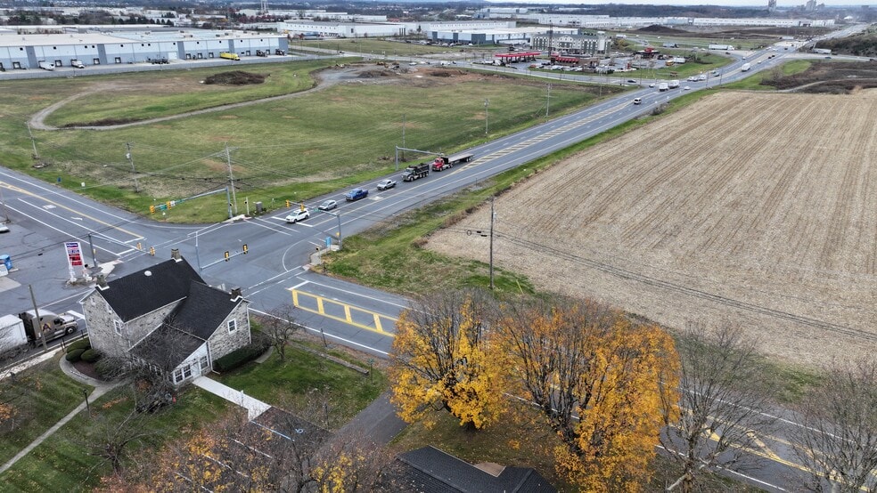 More Photos Of 797 Main St, Tatamy Office Residential For Lease