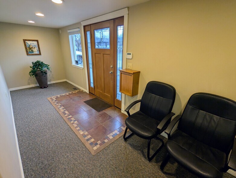 More Photos Of 1910 Island Ave, La Grande Office Residential For Lease