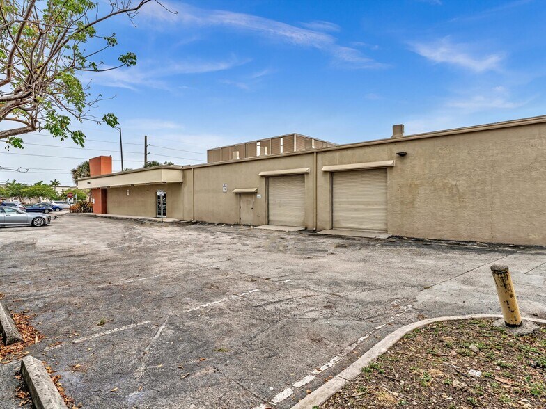 More Photos Of 2200 N University Dr, Sunrise Warehouse For Sale