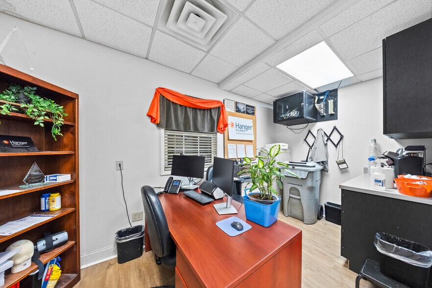 More Photos Of 1901 Winchester Ave, Ashland Office For Sale