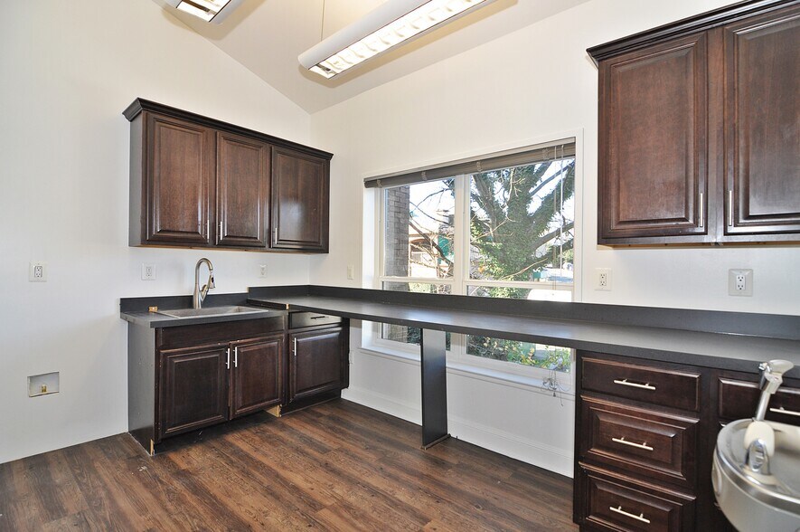 More Photos Of 6706-6716 Whittier Ave, McLean Medical For Lease