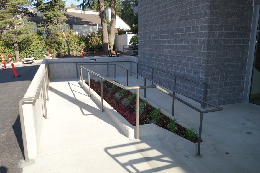 More Photos Of 17800 Talbot Rd S, Renton Medical For Lease