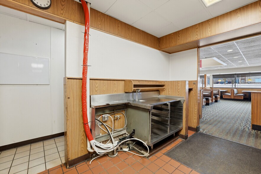 More Photos Of 143 Division St, Stevens Point Restaurant For Sale