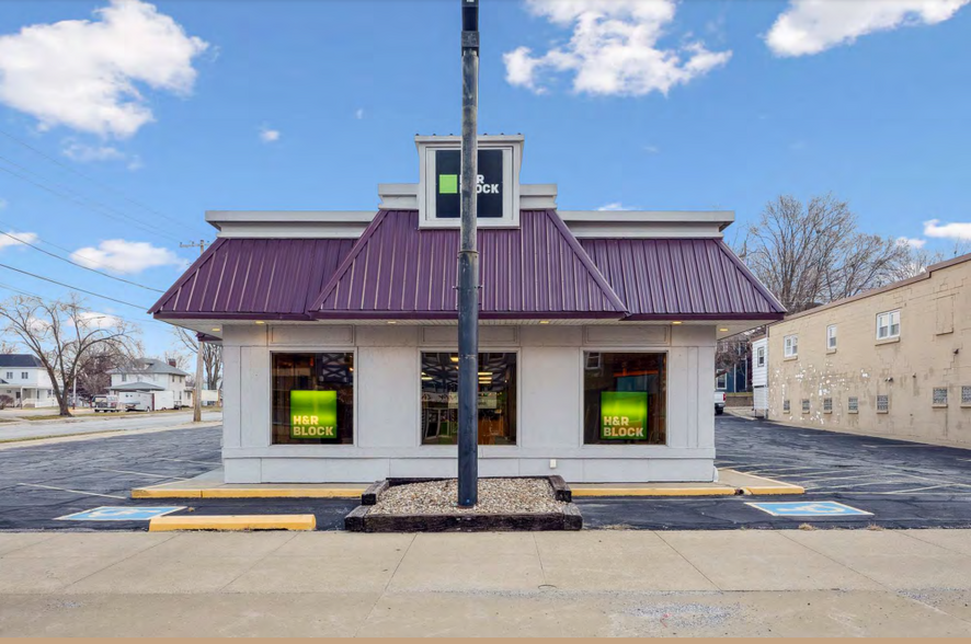 Primary Photo Of 829 Main St, Keokuk Storefront Retail Office For Sale