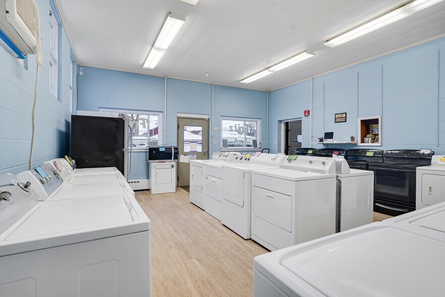 More Photos Of 27 Division St, Waterford Freestanding For Sale