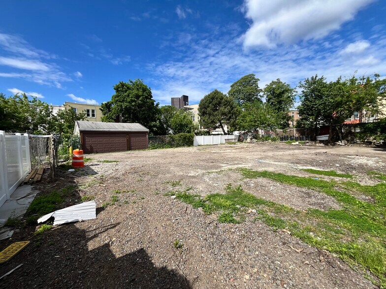 More Photos Of 30-56 14th St, Long Island City Land For Lease