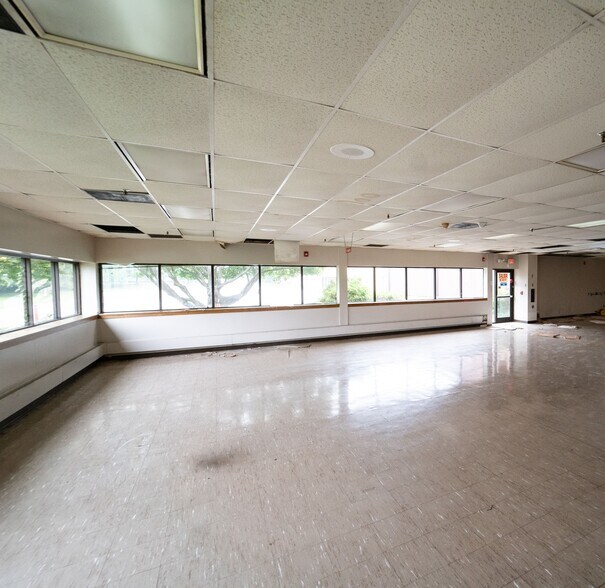 More Photos Of 700 N Main St, Kernersville Warehouse For Sale