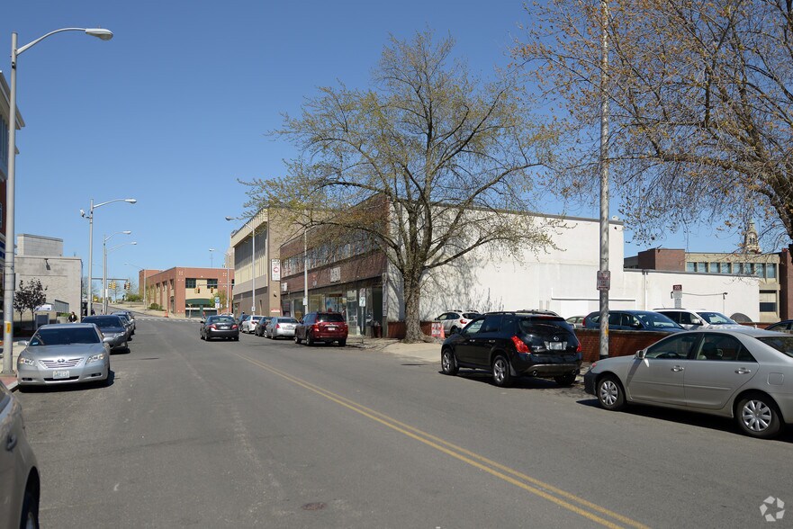 More Photos Of 30-44 East Ave, Pawtucket Storefront Retail Office For Lease