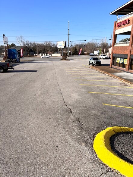 More Photos Of 7010 Lee Hwy, Chattanooga Storefront Retail Office For Sale