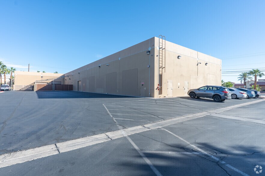 More Photos Of 5321 Cameron St, Las Vegas General Retail For Lease