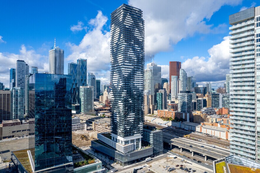 More Photos Of 95 Lake Shore Blvd E, Toronto Apartments For Lease