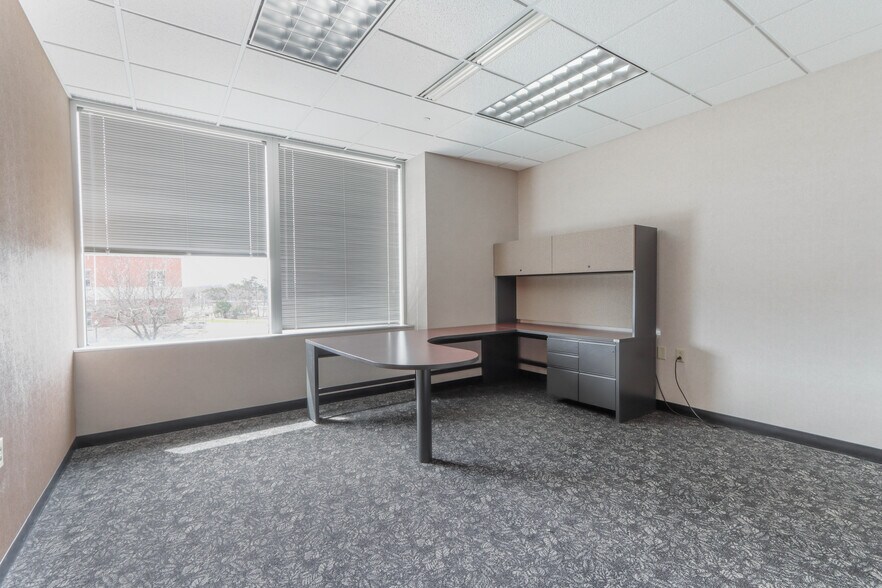 More Photos Of 11 Scott St, Wausau Office For Lease