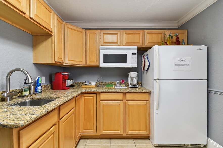 More Photos Of 1137 Bartow Rd, Lakeland Office For Lease