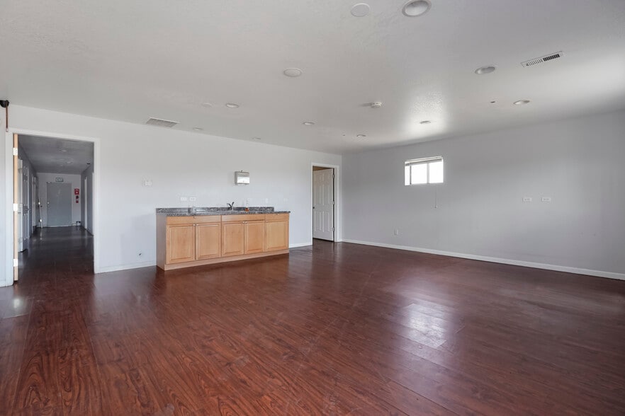 More Photos Of 110 W Walnut St, Brighton Industrial For Lease