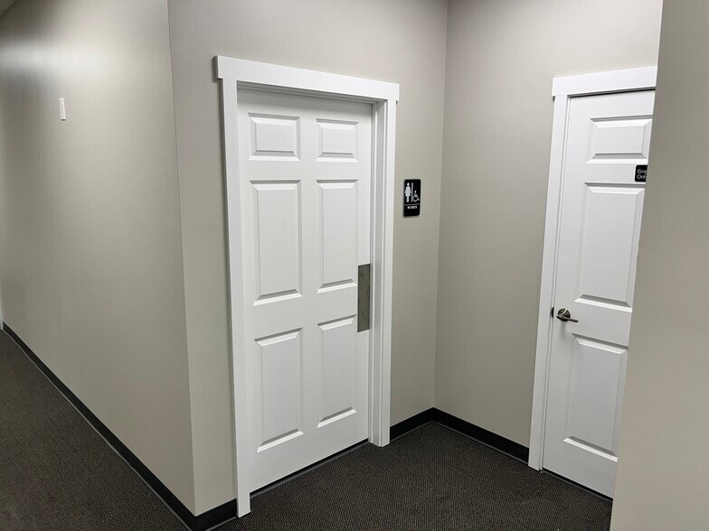 More Photos Of 113 Main St, Oswego Medical For Lease