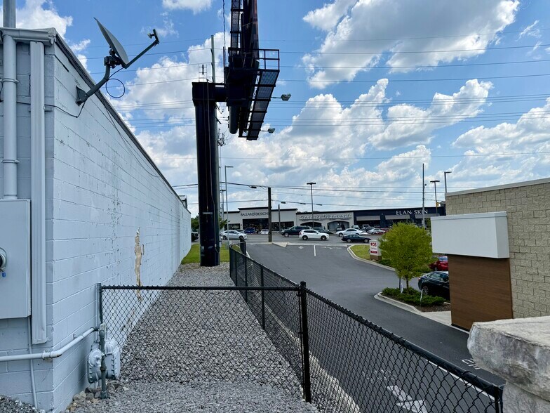 More Photos Of 3707 Hillsboro Pike, Nashville Storefront Retail Office For Sale