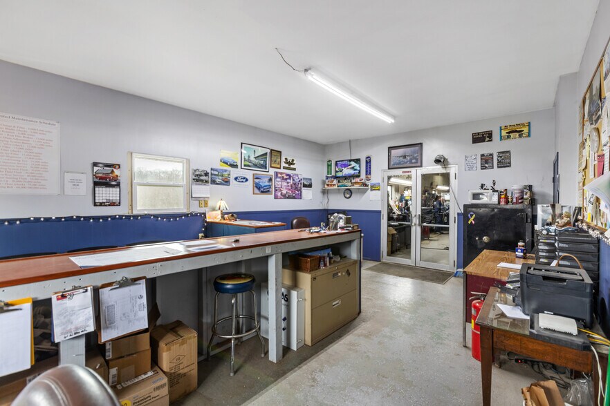 More Photos Of 399 Nottingham Rd, Nottingham General Retail For Sale