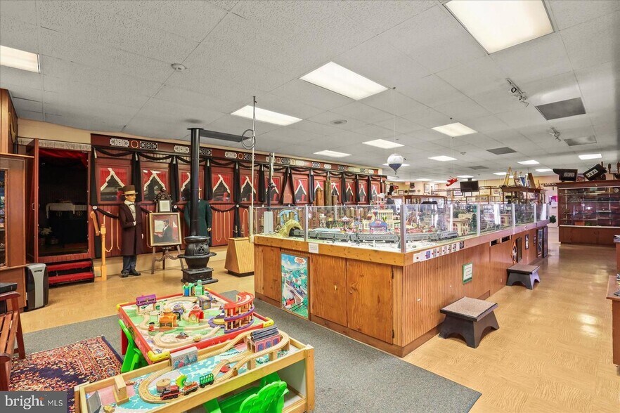 More Photos Of 425 Steinwehr Ave, Gettysburg Storefront Retail Office For Sale