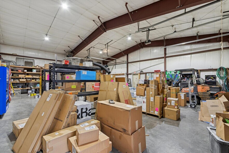 More Photos Of 201 United Dr, Kalispell Light Manufacturing For Lease