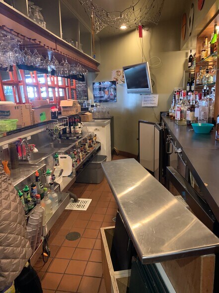 More Photos Of 296 Hegenberger Rd, Oakland Restaurant For Sale