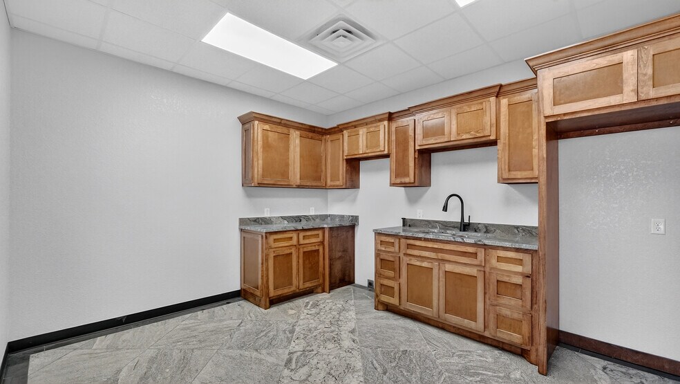 More Photos Of 16511 W Basin St, Odessa Industrial For Lease