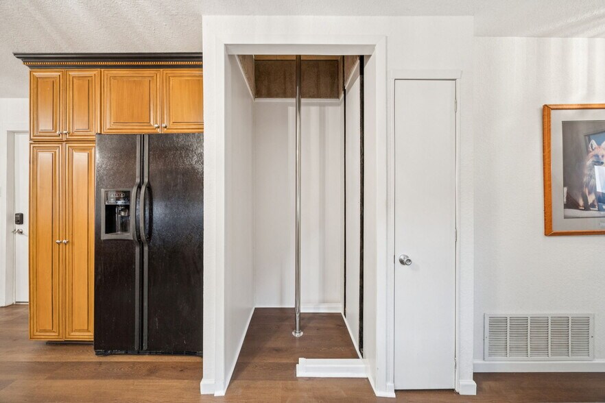 More Photos Of 930 Aviator Dr, Fort Worth Specialty For Sale