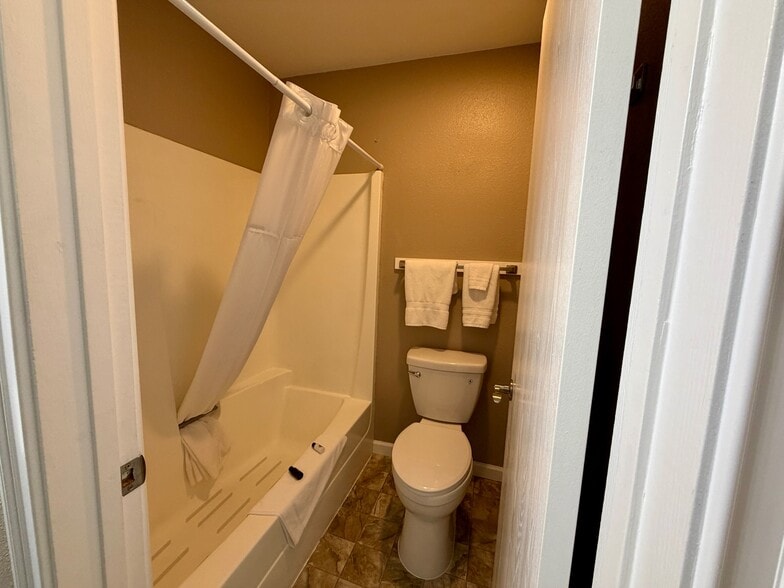 More Photos Of 1150 N Main St, Deer Lodge Hotel For Sale